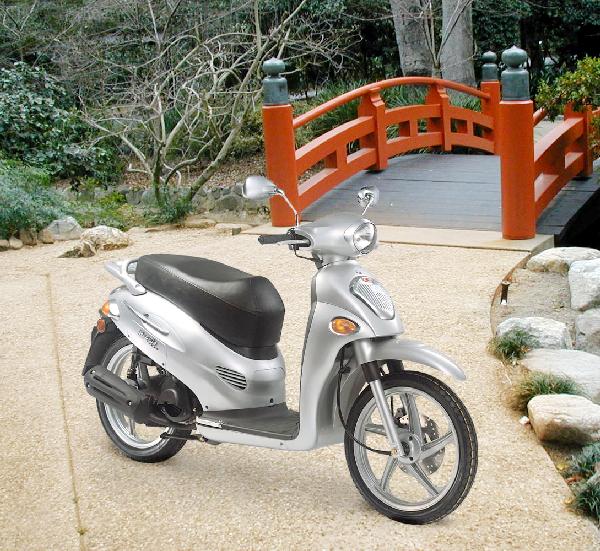 What motor scooters does Kymco produce?